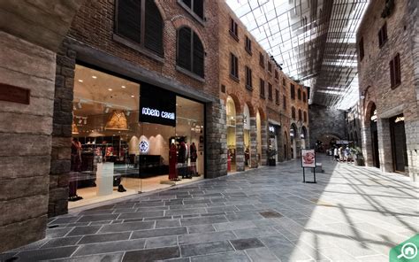 the village outlet dubai